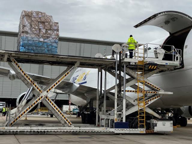 Operazioni di carico merci a Malpensa. Fonte: Air Cargo Italy